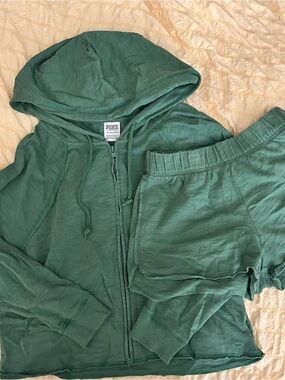 VS PINK Kelly Green Lounge Set